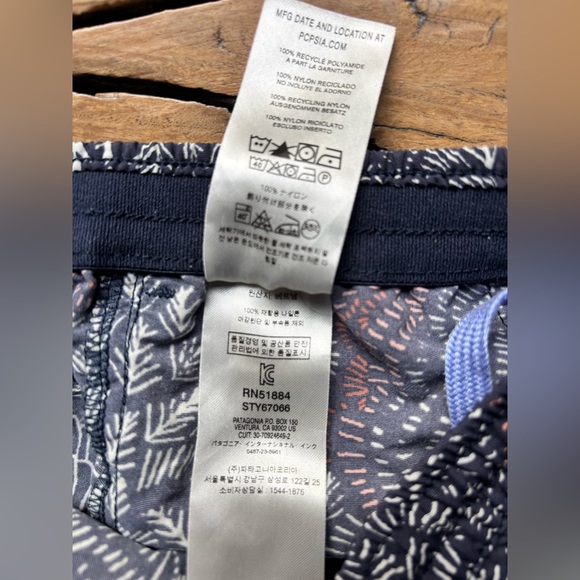 Girls Patagonia Baggies Shorts Size XL
EXC - Picture 9 of 9